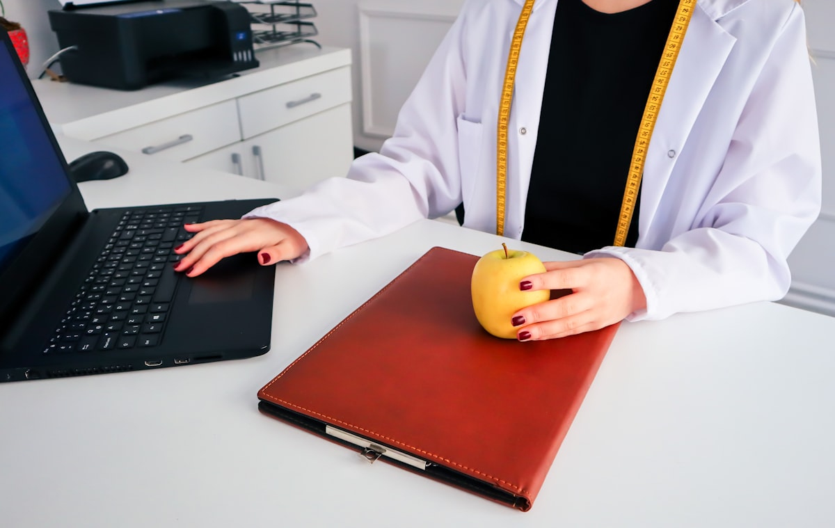 Professional nutritionist consultation session